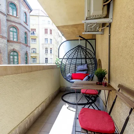 Danube Terrace Hacienda By Nw Apartment